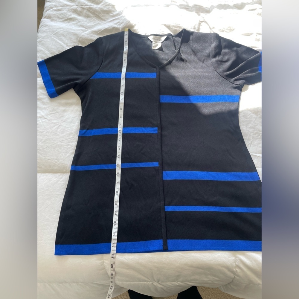 Exclusively Misook Black Blue Stripe Knit Blouse Short Sleeve V-Neck Top Size M - Picture 8 of 9